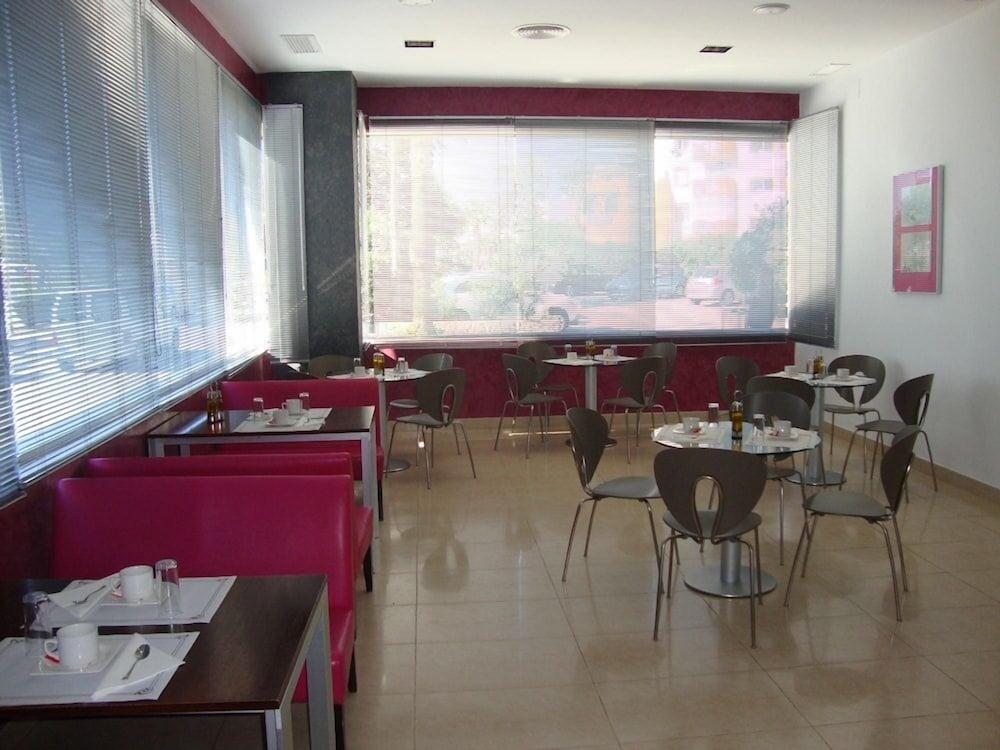 Hotel Adiafa 3*